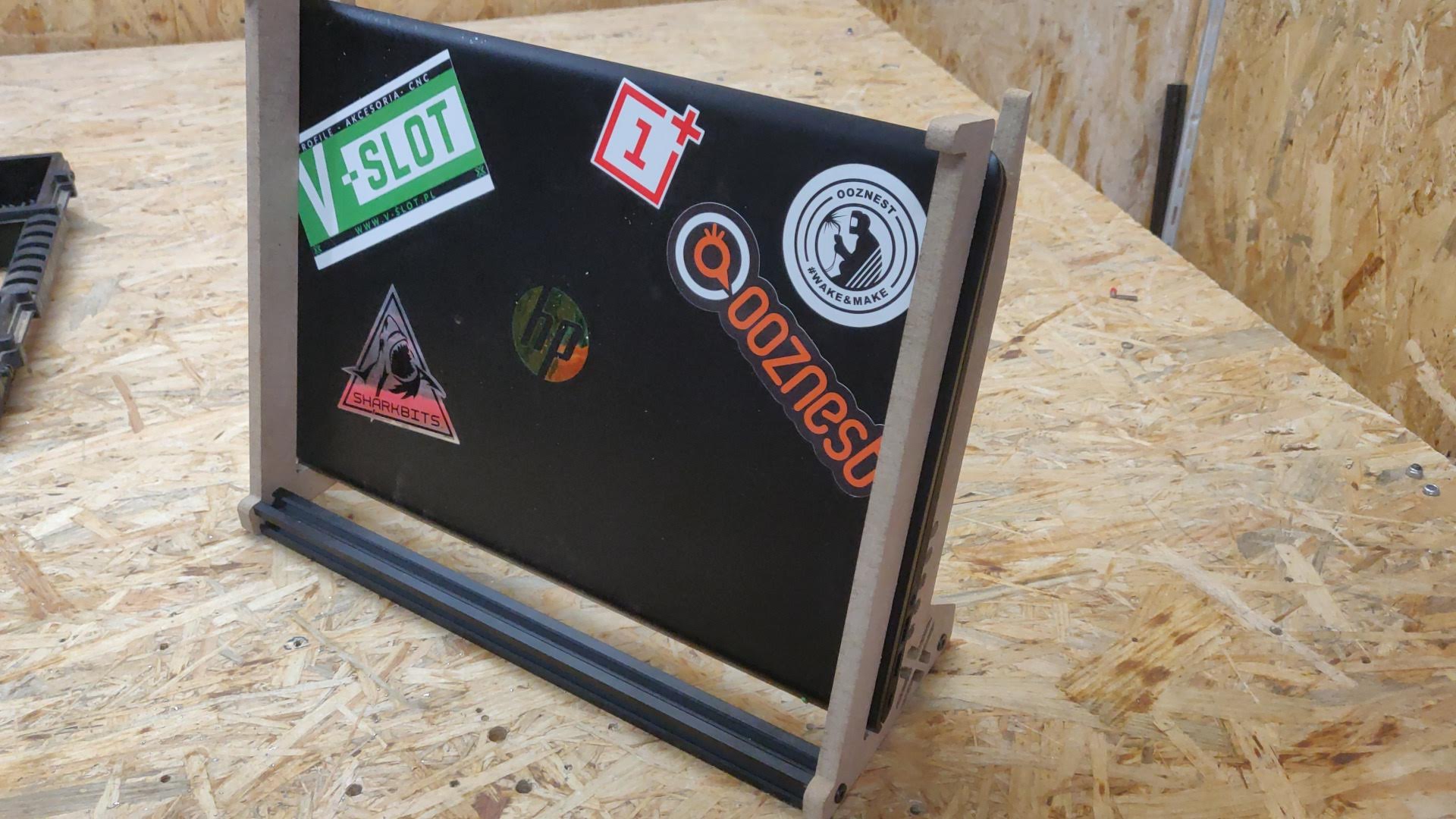 zrob to sam stojak pod laptop